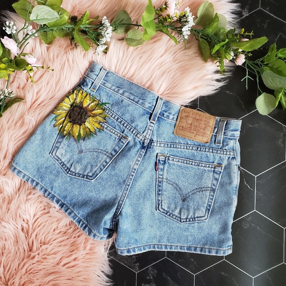 Levi's Pants - 🔴5/$25 Levi's Custom Sunflower Vintage Shorts